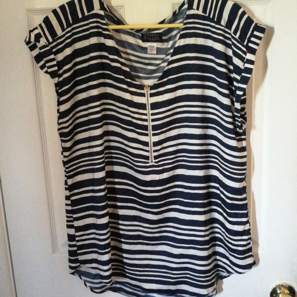 Top - Picture 2 of 4